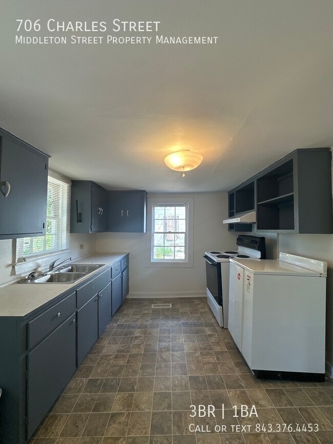 Building Photo - 706 Charles St