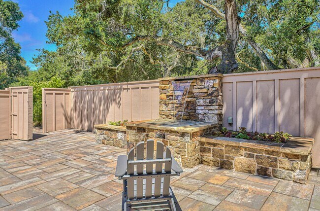 Building Photo - Luxury Living in Corral de Tierra!