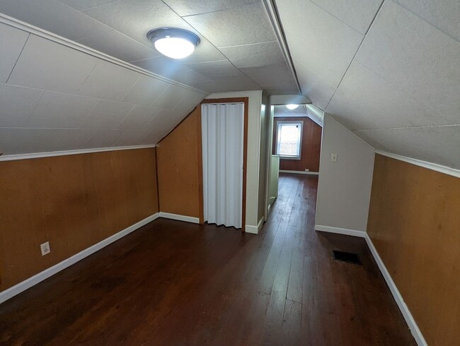 Building Photo - 3 Bedroom 1 Bathroom Single Family Home, West Columbus