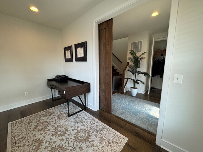 Building Photo - Stylish And Spacious 4 Bed 3.5 Bath Home I...