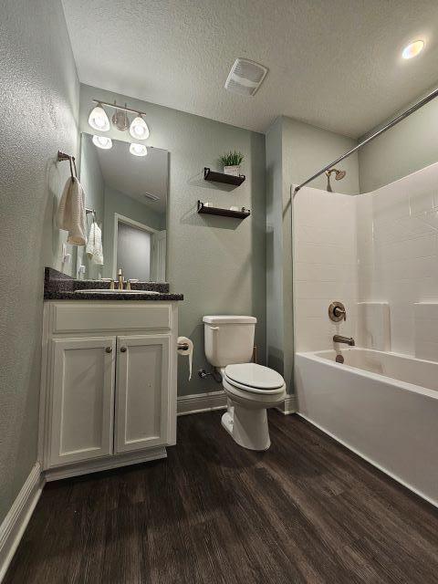Building Photo - 5787 Dogwood Dr E
