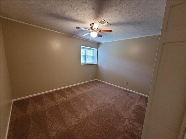 Building Photo - 2800 Davis Rd