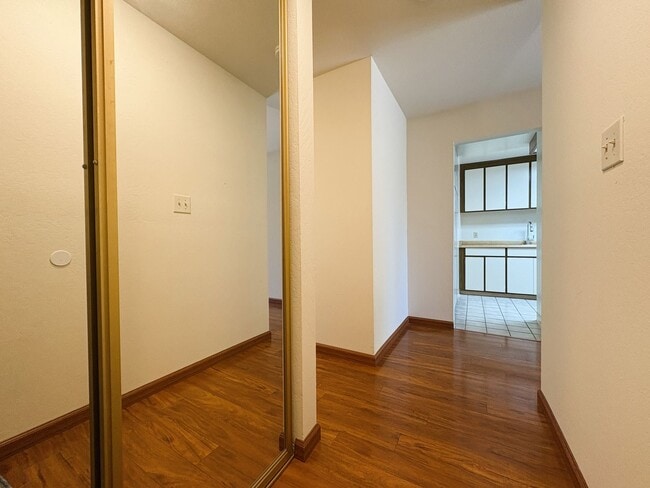 Building Photo - Charming 2BR/2BA Condo Steps from Downtown Mountain View