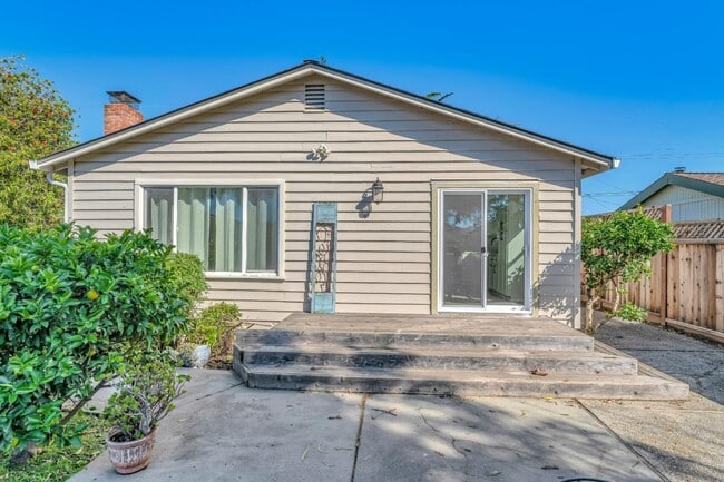 Building Photo - 2668 Quartz St