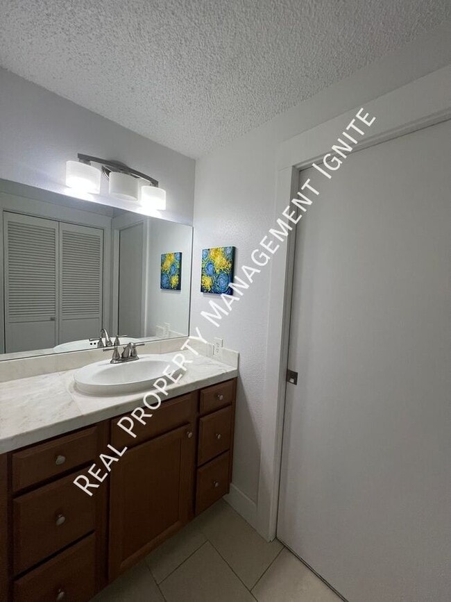 Building Photo - 15964 Bull Bat Ln