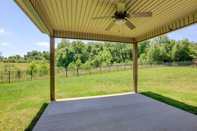 Building Photo - Sharp 3 bed 2 Bath Close To Ft Campbell