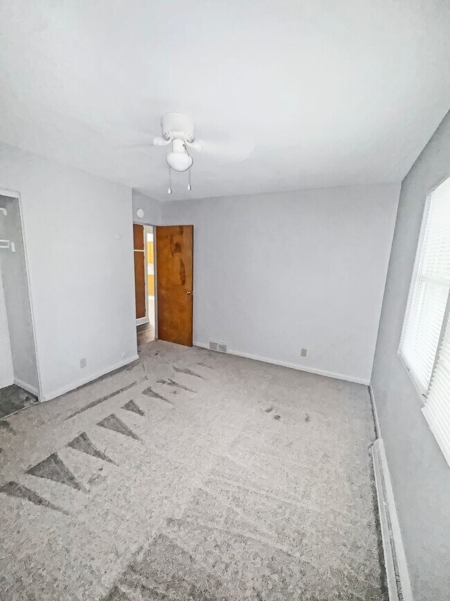 Building Photo - 2715 S Burdick St