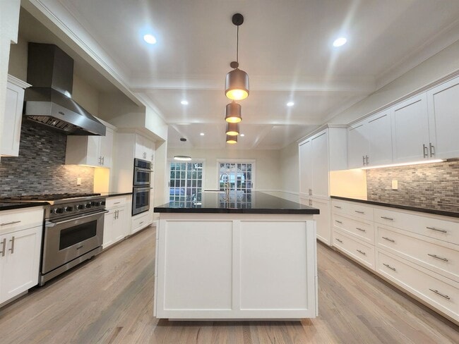 Building Photo - Extraordinary Atherton Estate with Cottage...
