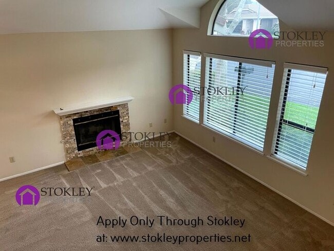 Building Photo - 1633 Lindbergh Dr