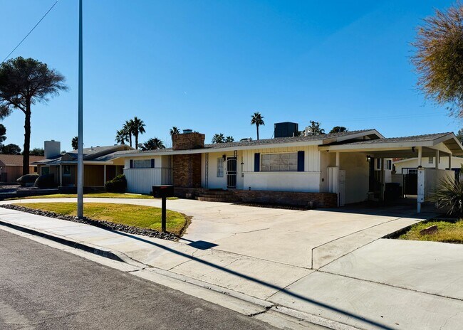 Building Photo - Classic McNeil Estates Ranch-style home-ALL UTILITIES, POOL AND LANDSCAPING INCLUDED WITH RENT!
