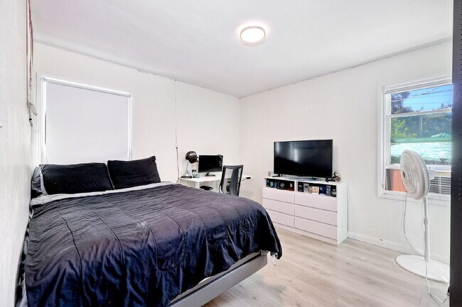 Building Photo - Beautifully Renovated La Mesa Home with 2-Car Detached Garage!
