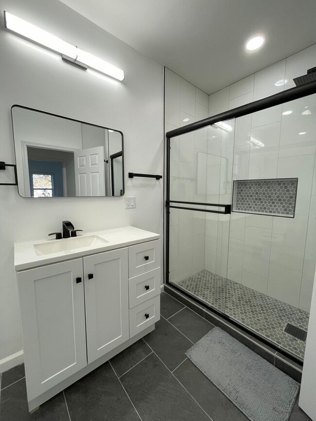 Building Photo - 409 State St