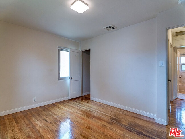 Building Photo - 8716 Bleriot Ave