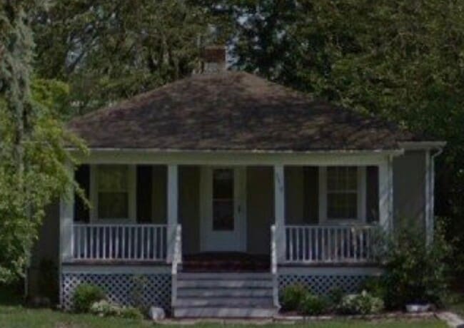 Primary Photo - 2419 Delaware Ave NW