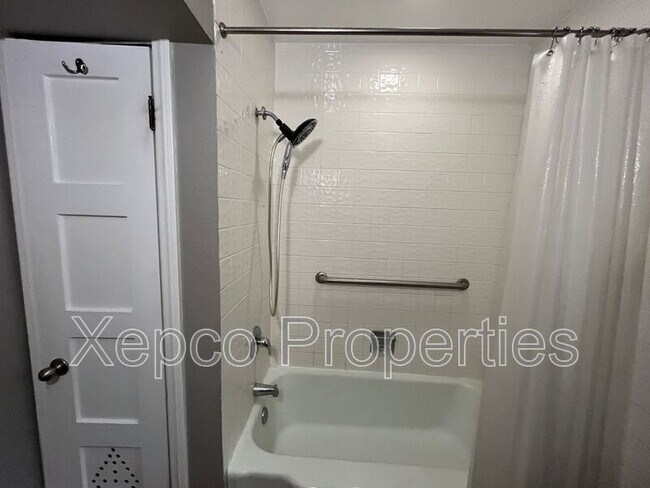 Building Photo - 4080 Cll San Antonio
