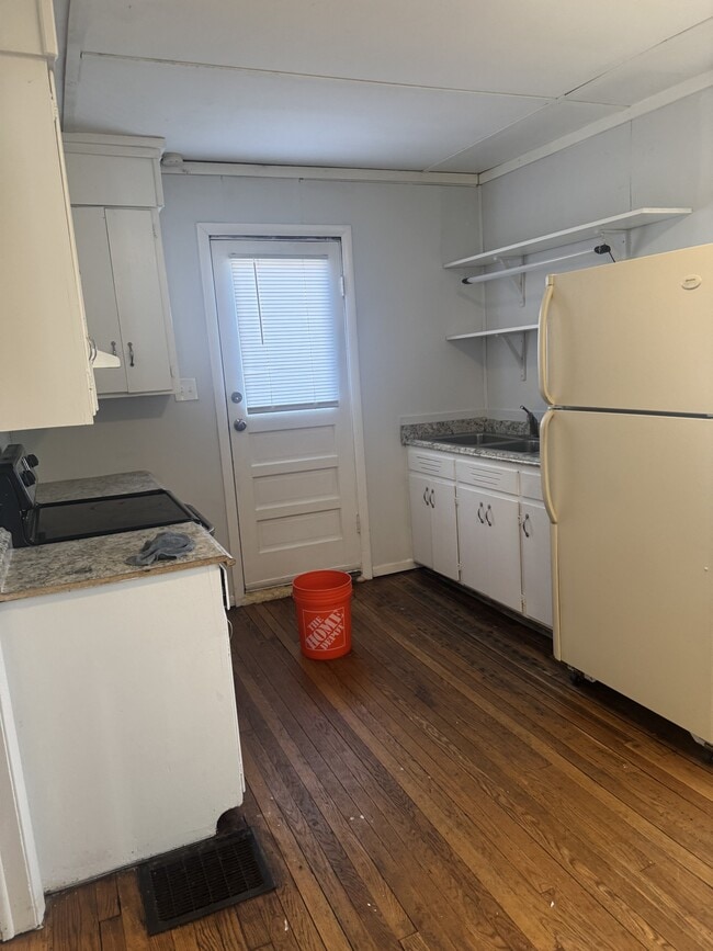 Building Photo - 70 Highlawn St