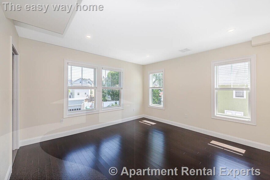 Building Photo - 120 Jerome St