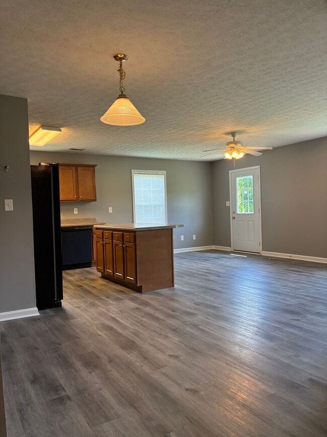 Building Photo - 102 Sparrow Ct