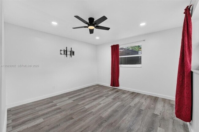 Building Photo - 1664 SW 28th Ave