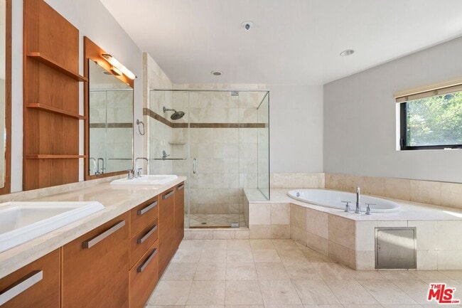 Building Photo - 8788 Shoreham Dr