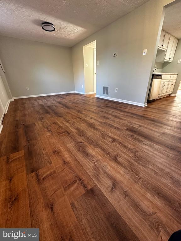 Building Photo - 8305 Pondside Terrace