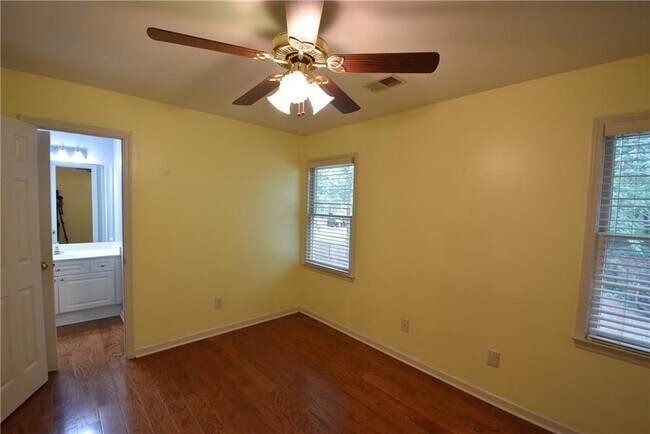 Building Photo - 629 Overhill Dr