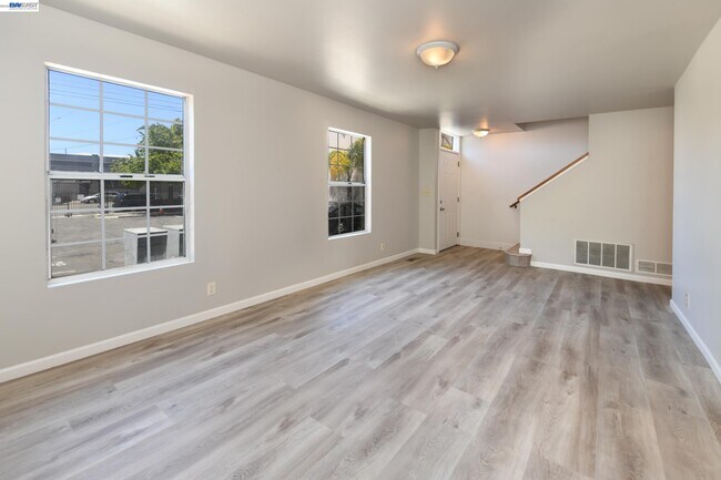 Building Photo - 2716 Adeline St