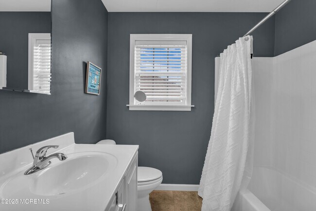 Building Photo - 111 7th Ave