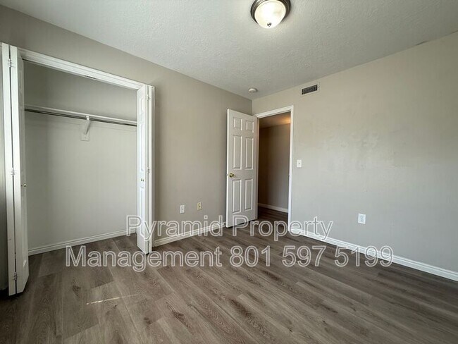 Building Photo - 1281 W 1480 N St