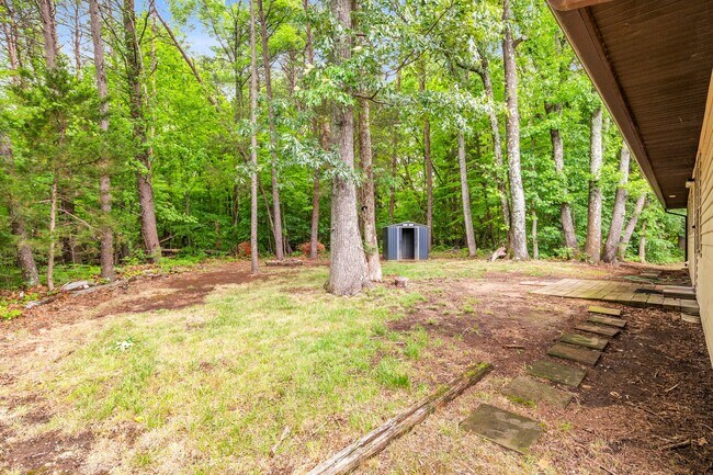 Building Photo - Updated Home, Stainless Steel Appliances, Wood Like Flooring, Deck, Garage!
