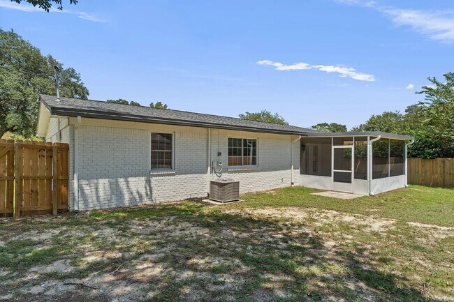 Building Photo - 107 Lake Ct