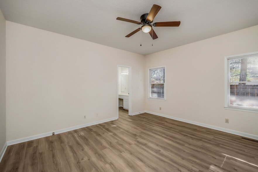 Building Photo - 550 W 12th St