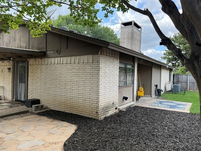 Building Photo - 15745 Covewood Cir