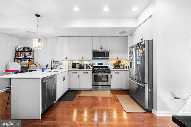 Building Photo - 1333 N Howard St