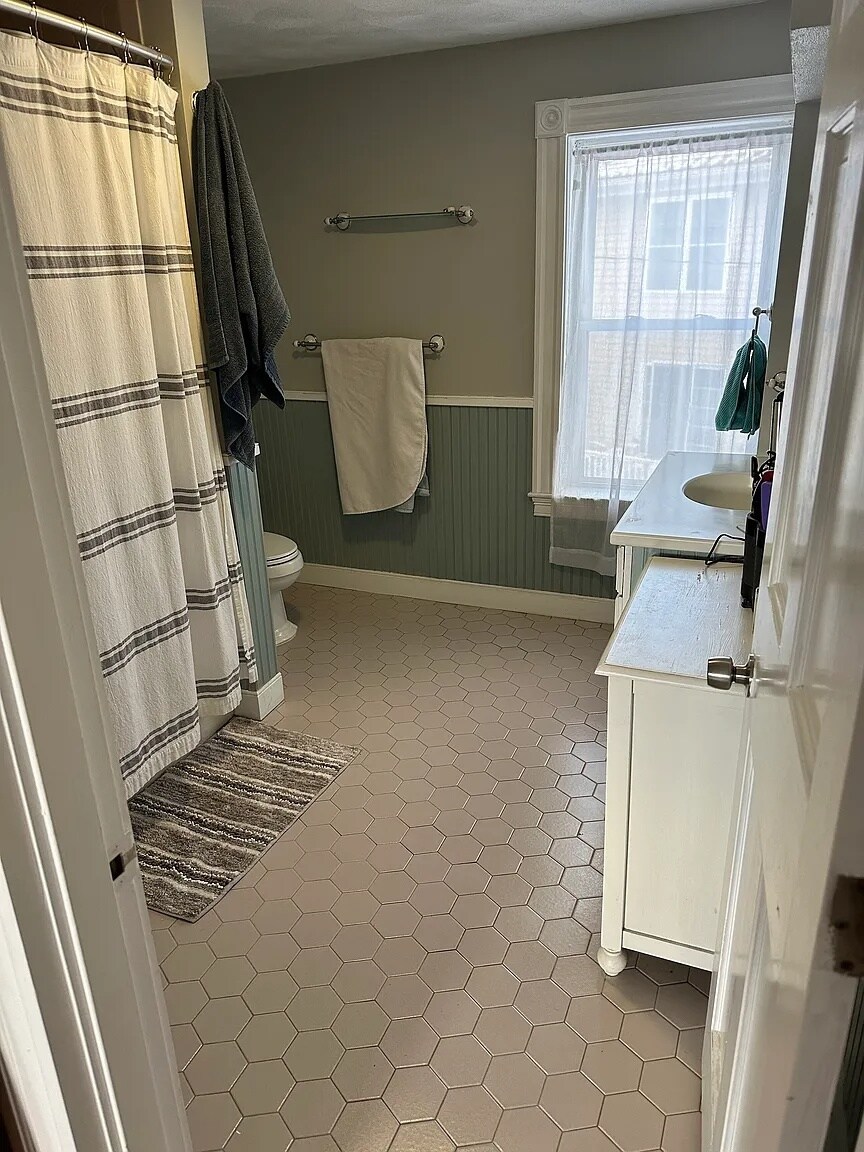 Building Photo - 123 Faneuil St