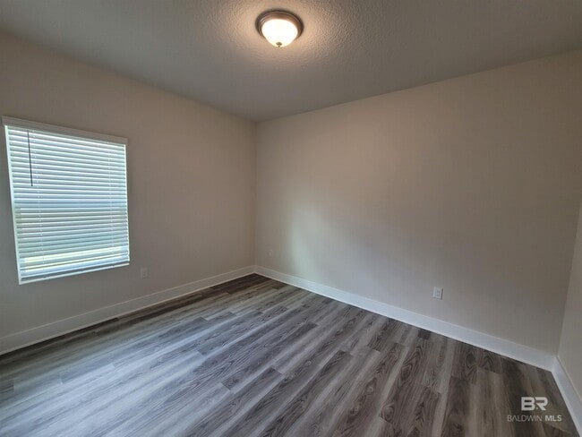 Building Photo - 1045 Hayward Lp