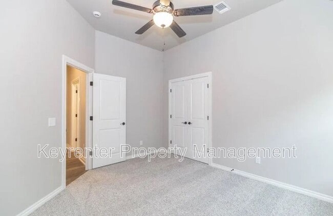 Building Photo - 1017 NE 34th Terr