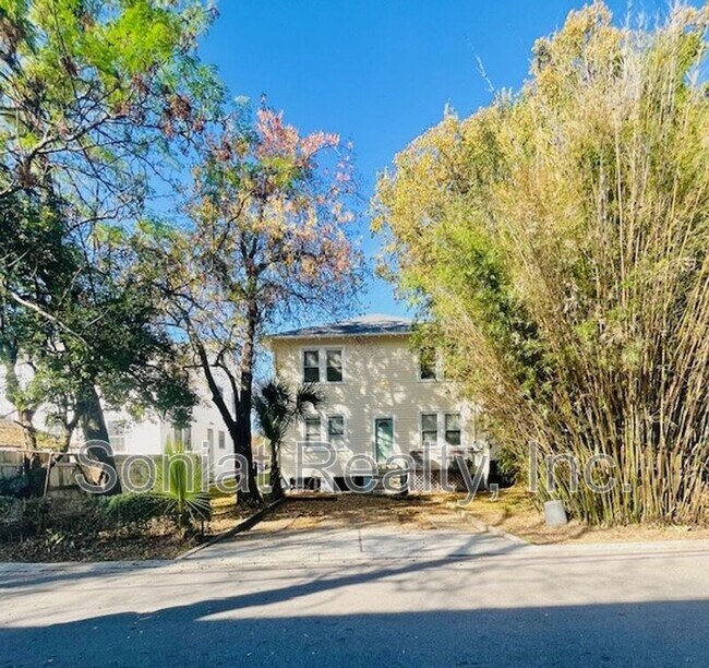 Building Photo - 3215 Nashville Ave