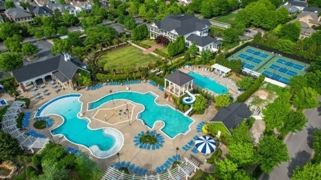 Building Photo - Luxurious Low-Maintenance Living in Westha...