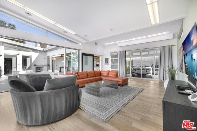 Building Photo - 7275 Mulholland Dr