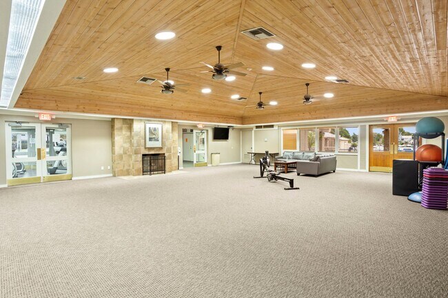 Building Photo - 5200 S Lakeshore Dr