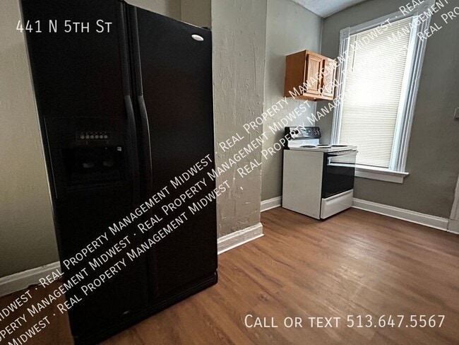 Building Photo - 441 N 5th St