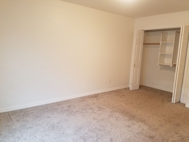 Building Photo - 2 Bedroom 1 Bath Rocky Mountain Townhome w/attached 1 car garage!