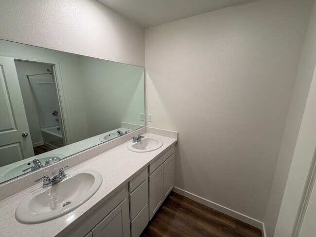Building Photo - 827 Congaree Ln