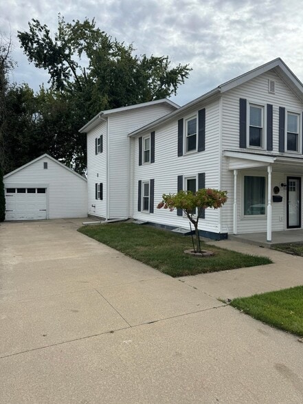 Primary Photo - 1028 13th Ave