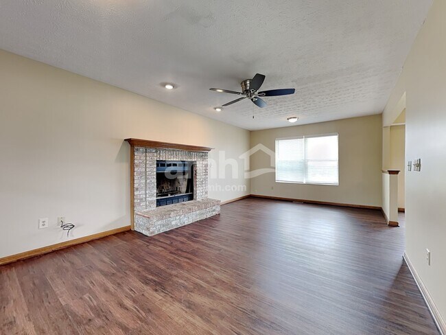 Building Photo - 6585 Taylor Trace Ln