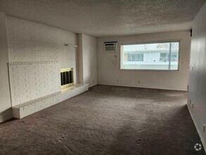 Building Photo - Oversized 2 bedroom Condo -  **$500 off Mo...