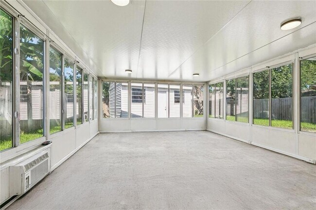 Building Photo - 3712 Lime St