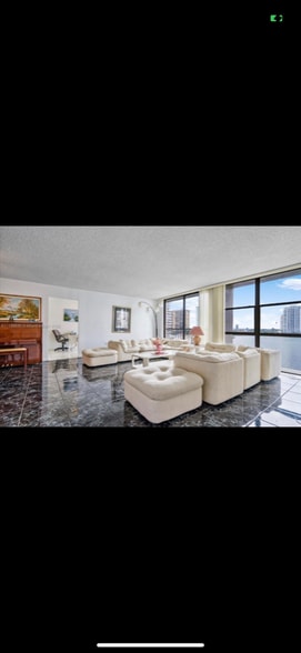 Building Photo - 17500 N Bay Rd