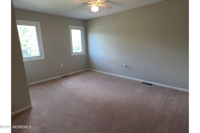 Building Photo - 283 Plum Dr